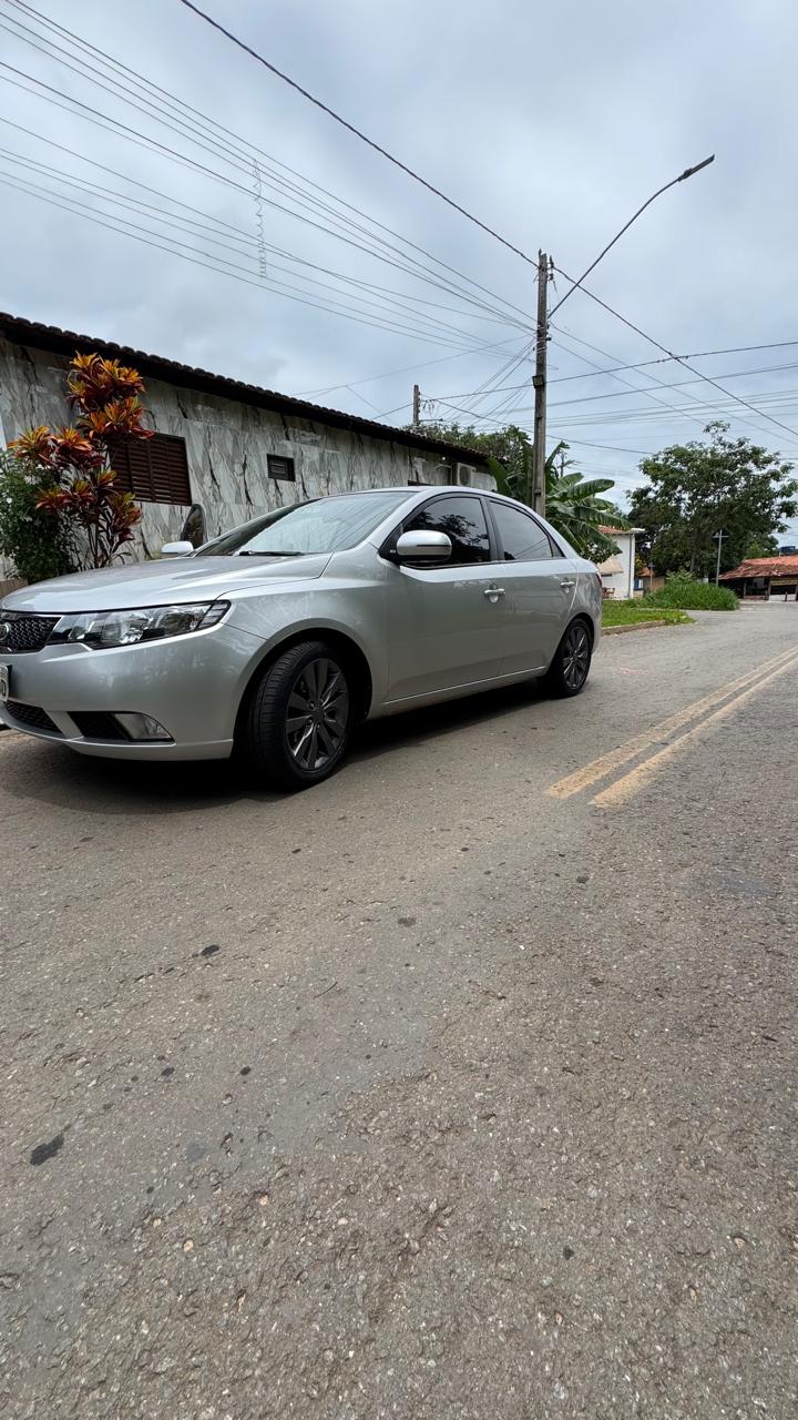 Veículo Kia Premium da frota Conheça Pirenópolis